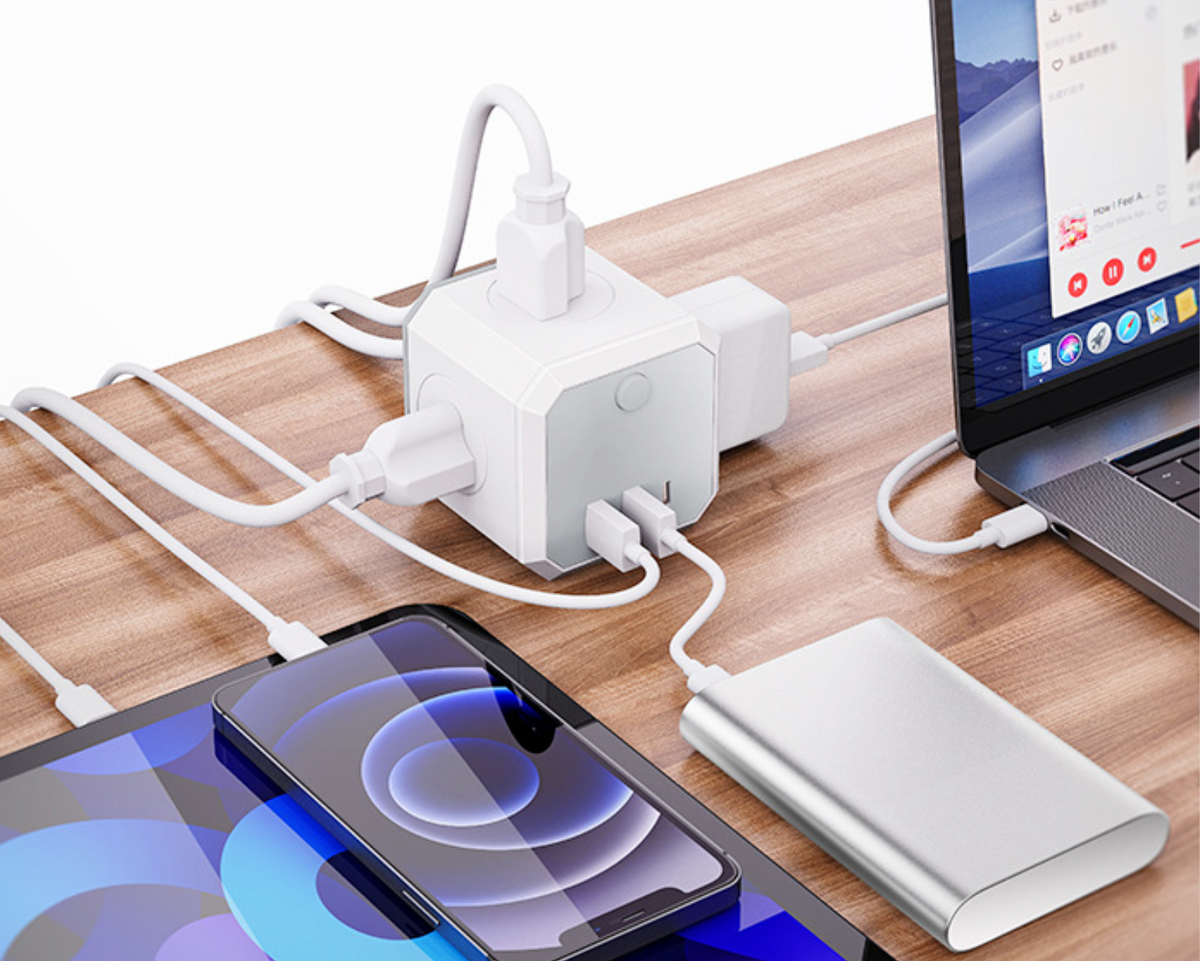 PlugHub 4-Outlet Power Cube